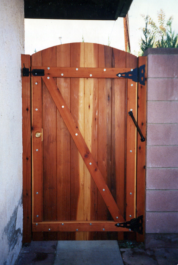 Jay's Redwood Fences :: Custom Wood Fences, Gates, redwood Enclosures